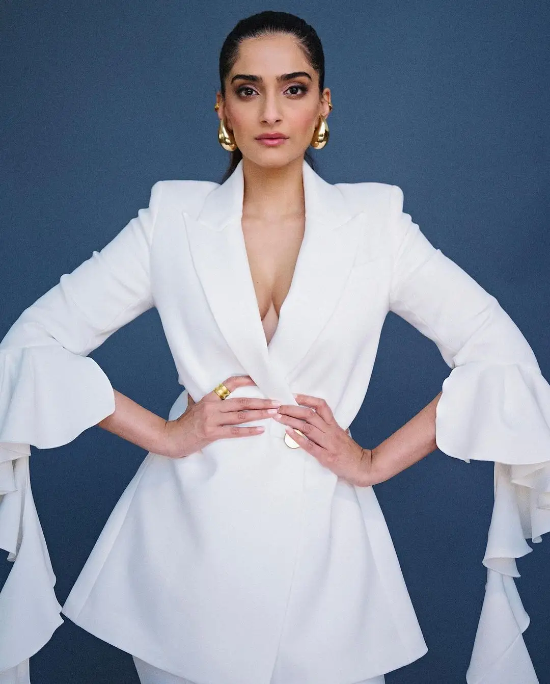 BOLLYWOOD ACTRESS SONAM KAPOOR PHOTOSHOOT IN LONG WHITE TOP PANT 2
